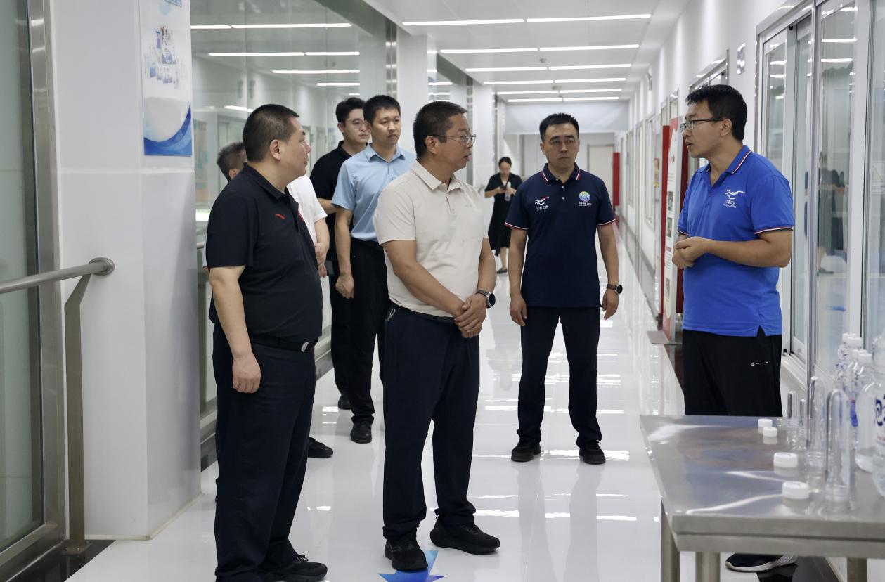 秦之泉饮品集团：集团向导赴大秦之水生产基地“送清凉”2.jpg
